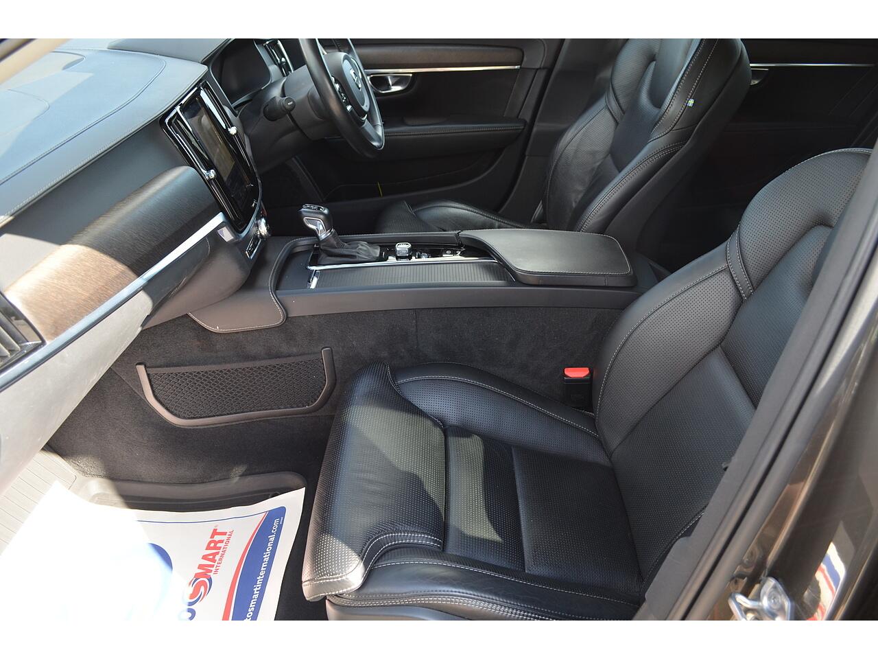 Volvo V90 Cross Country view 21