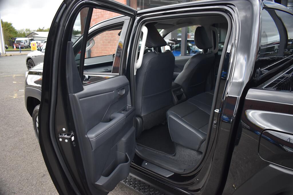 Toyota Hilux view 42