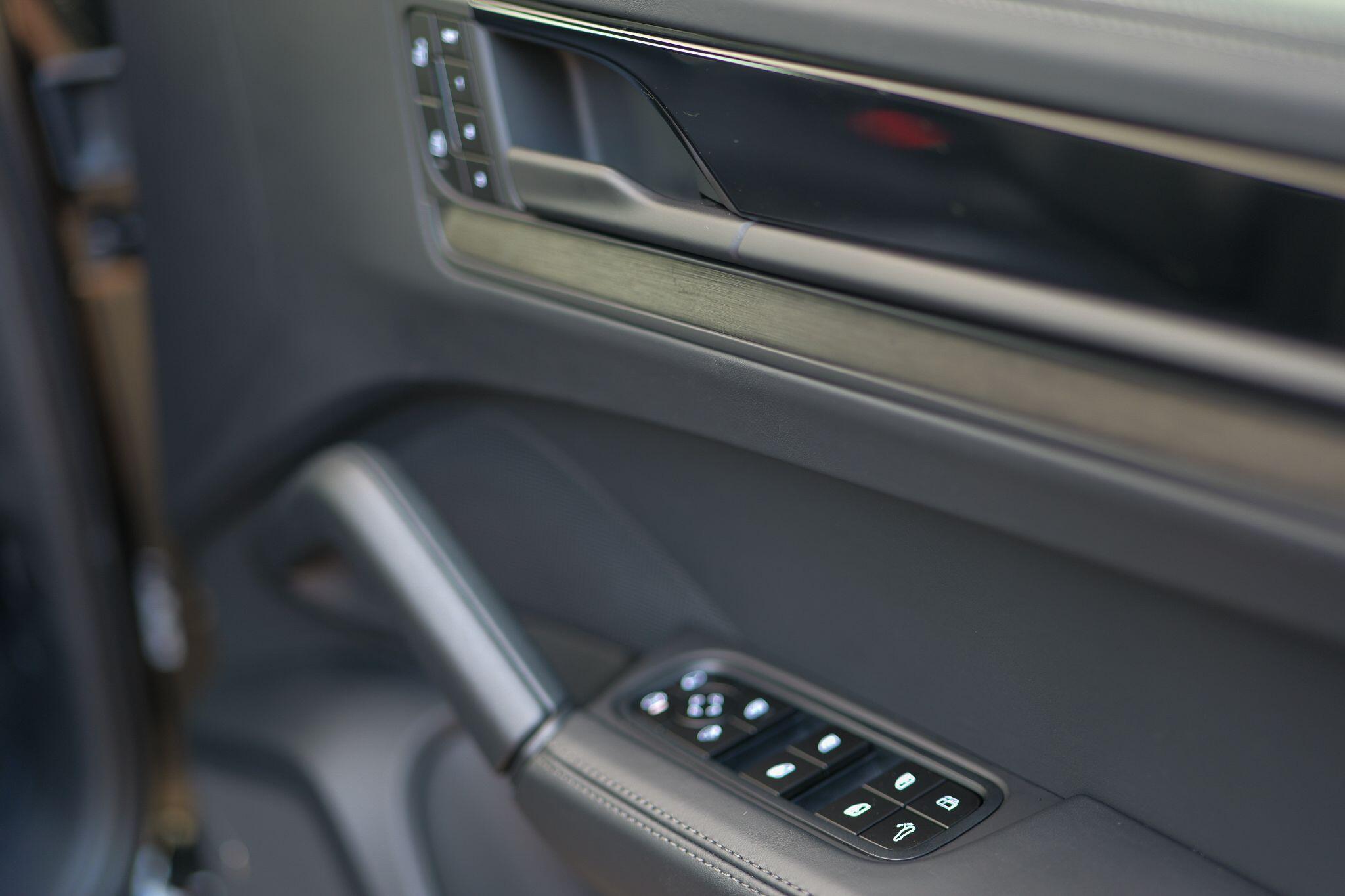 Porsche Cayenne view 32