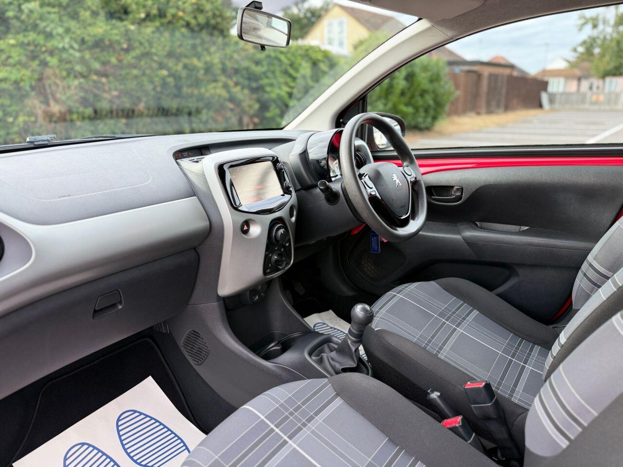 Peugeot 108 view 10