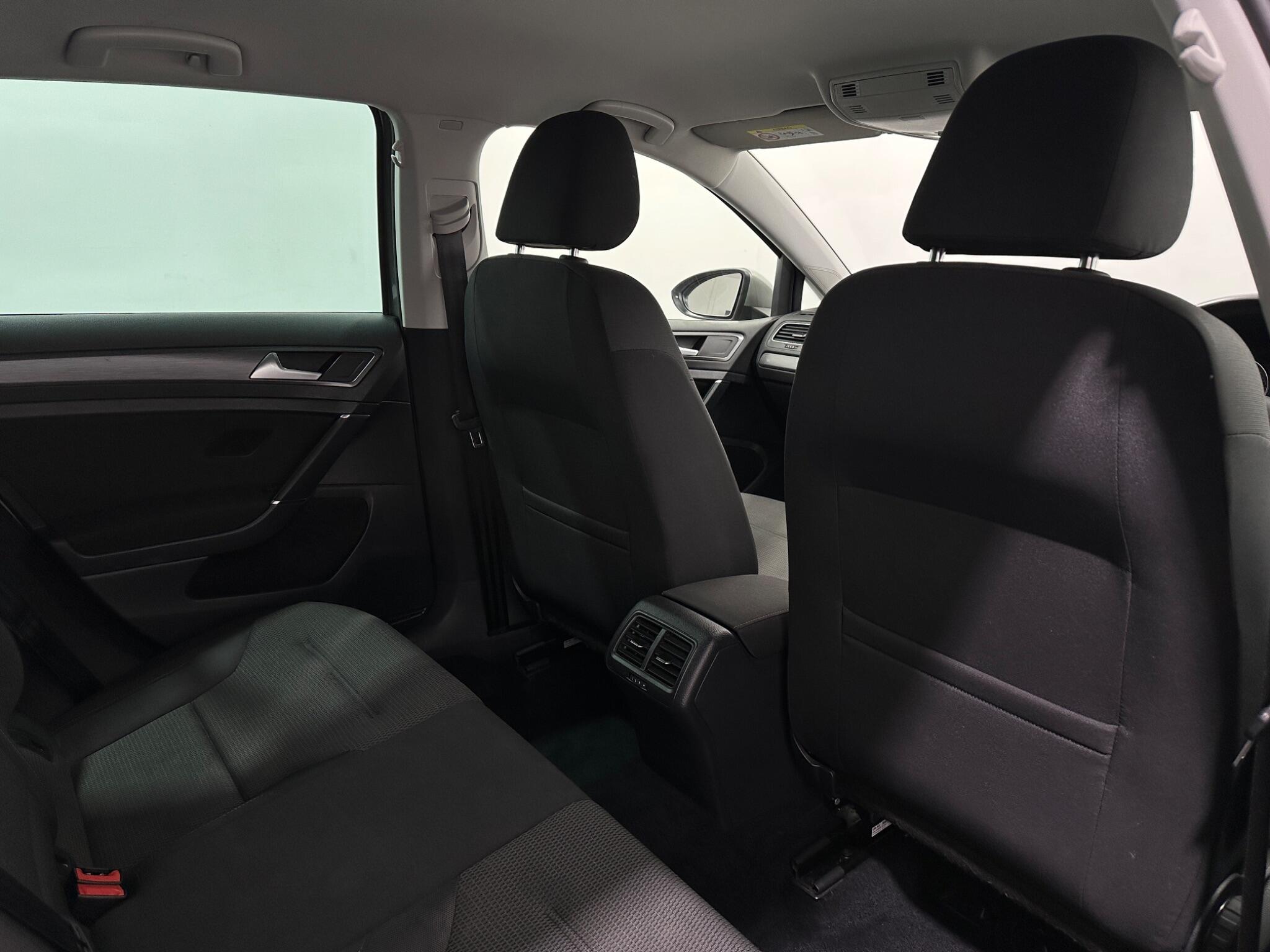 Volkswagen Golf view 41