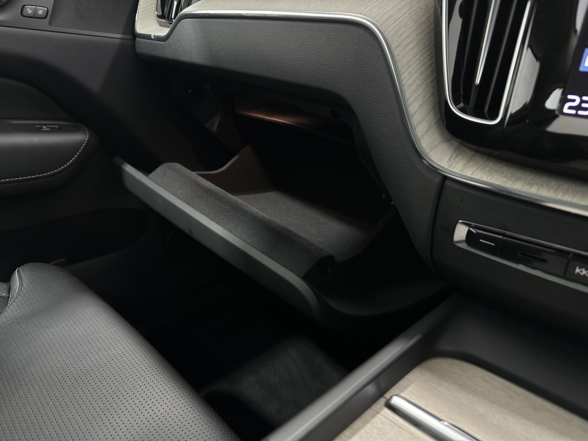 Volvo XC60 view 28