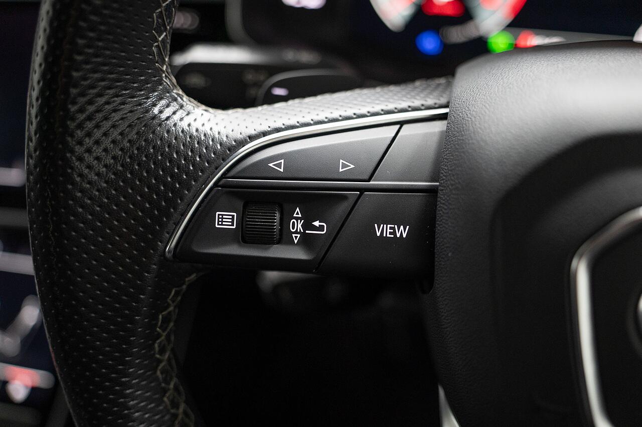Audi Q7 view 5