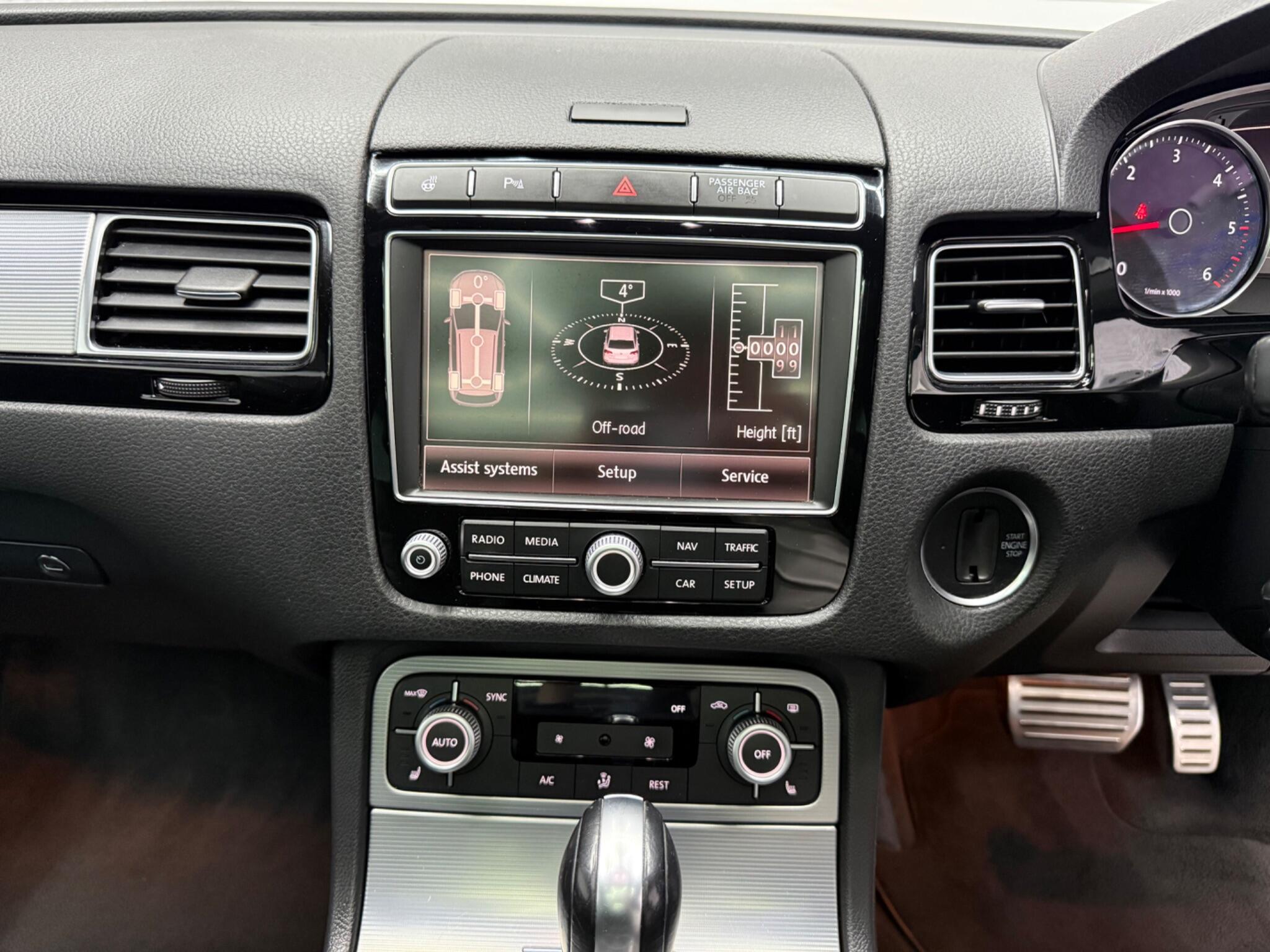 Volkswagen Touareg view 19