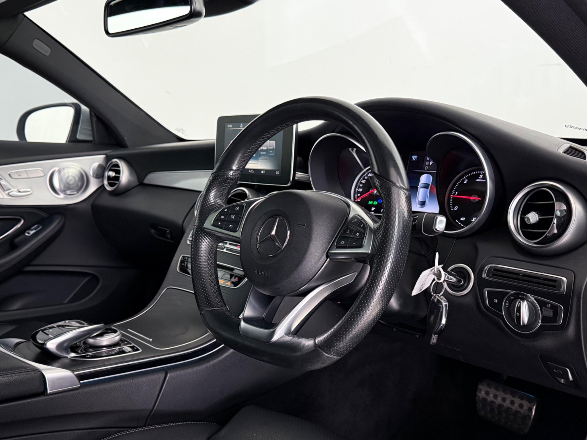 Mercedes-Benz C-Class view 3