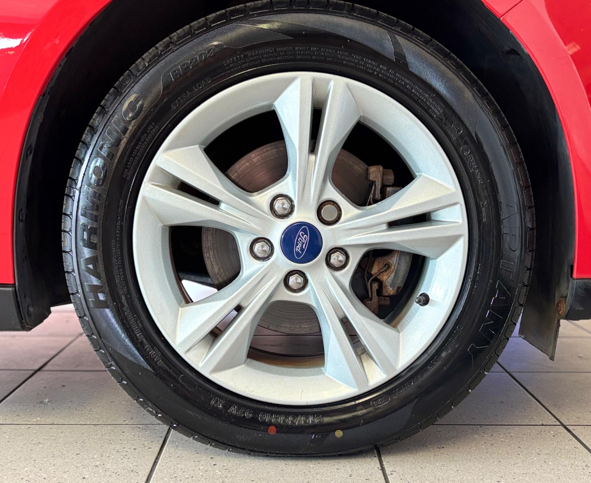 Ford Focus view 16