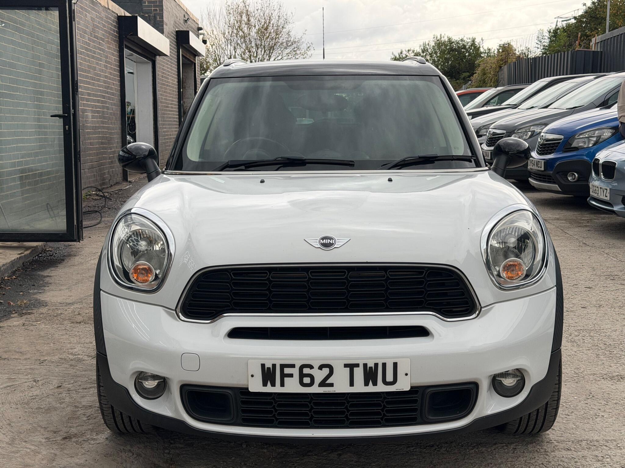 Mini Countryman view 2