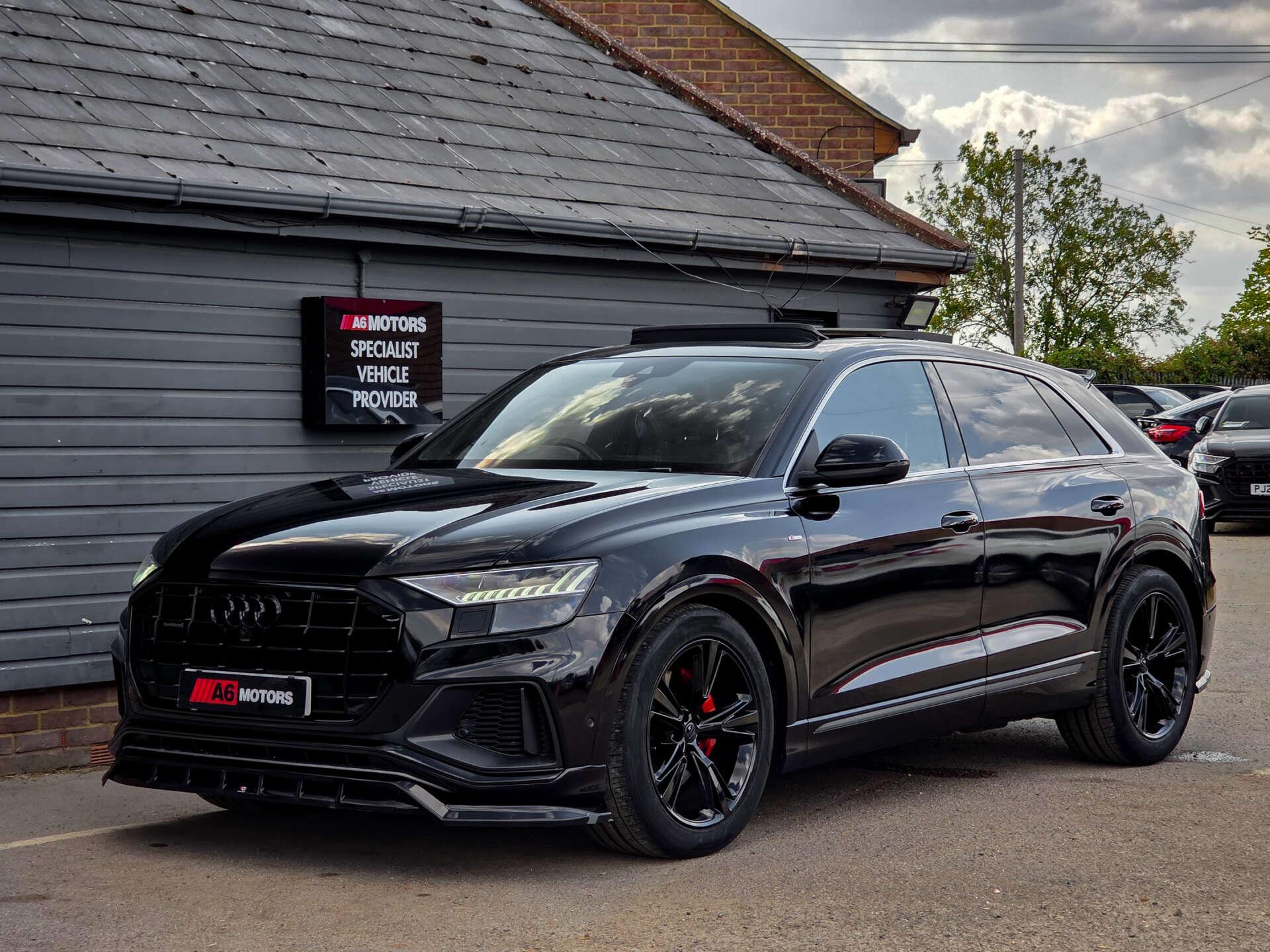 Audi Q8 view 8