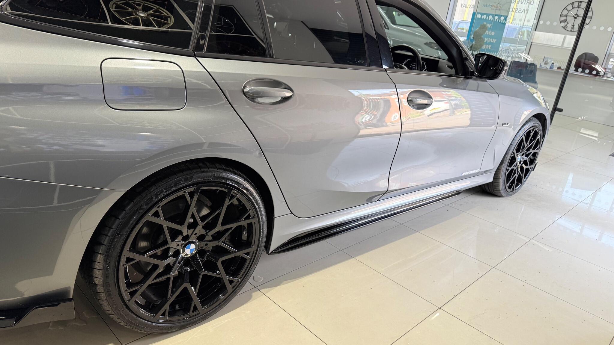 BMW 3 Series view 24