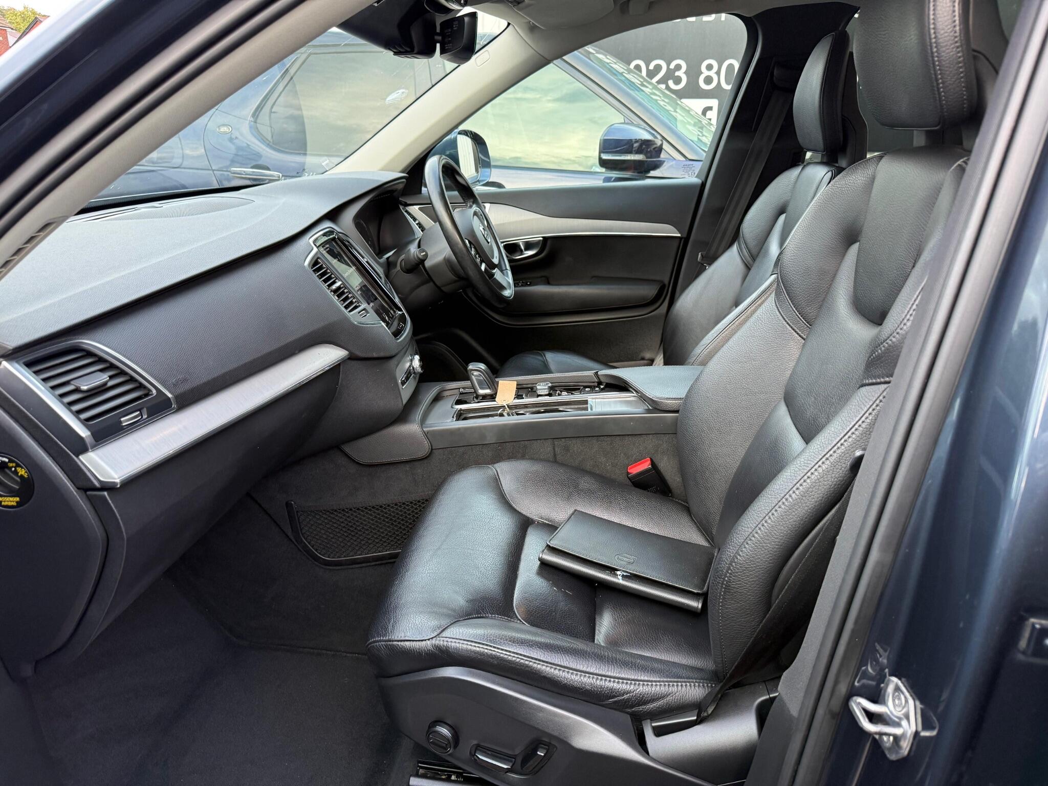 Volvo XC90 view 2