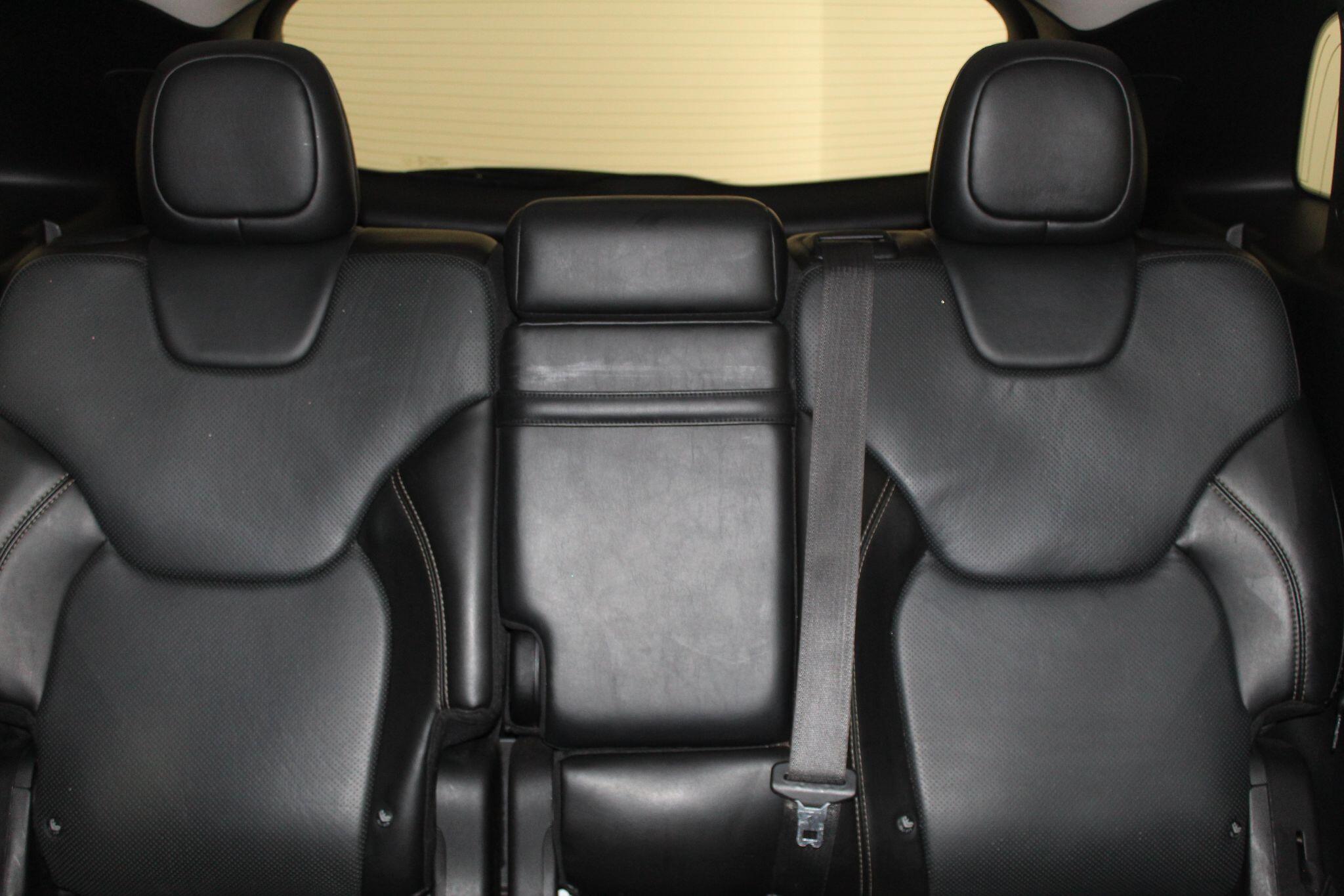 Jeep Cherokee view 50