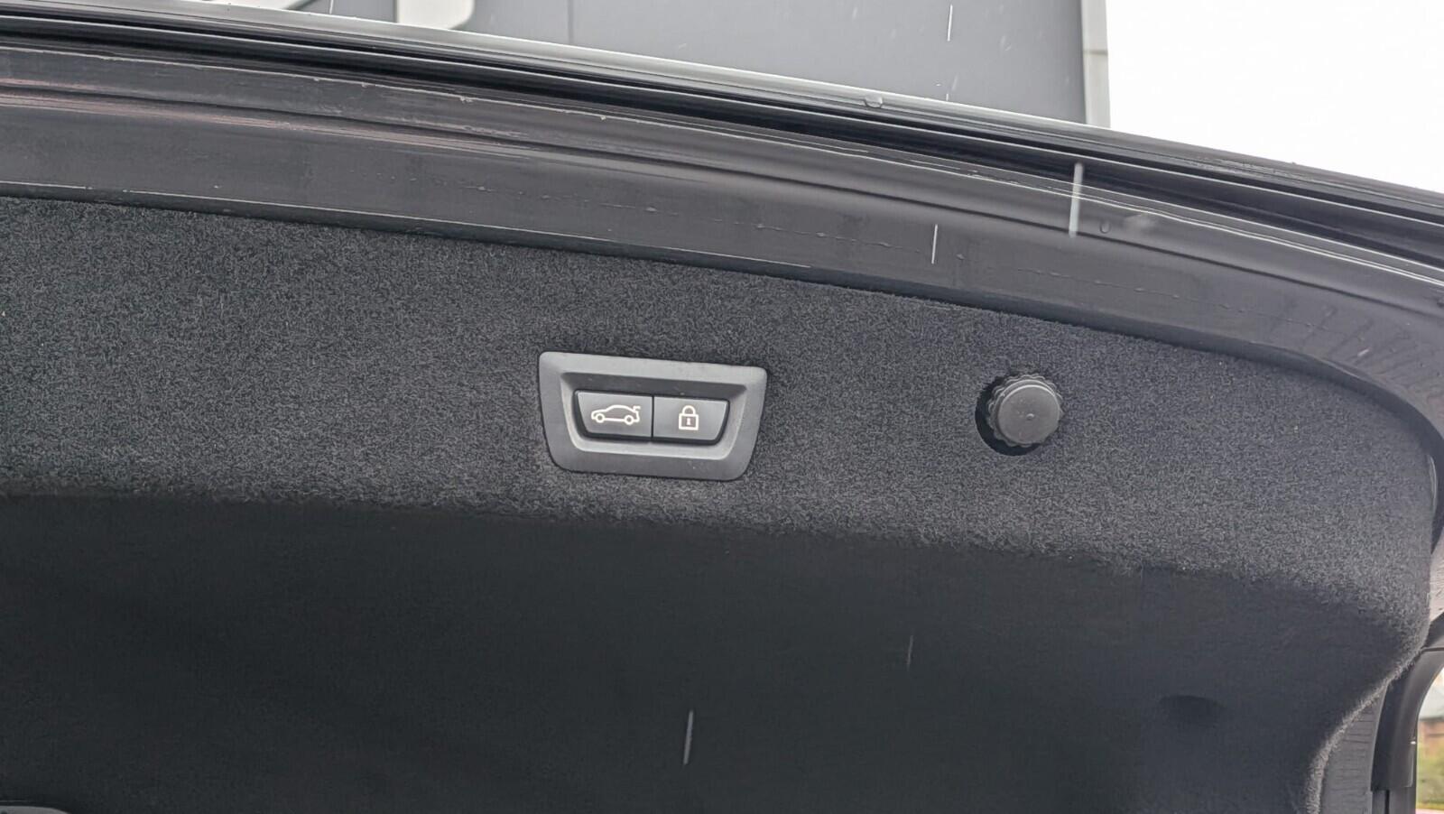 BMW 7 Series view 12