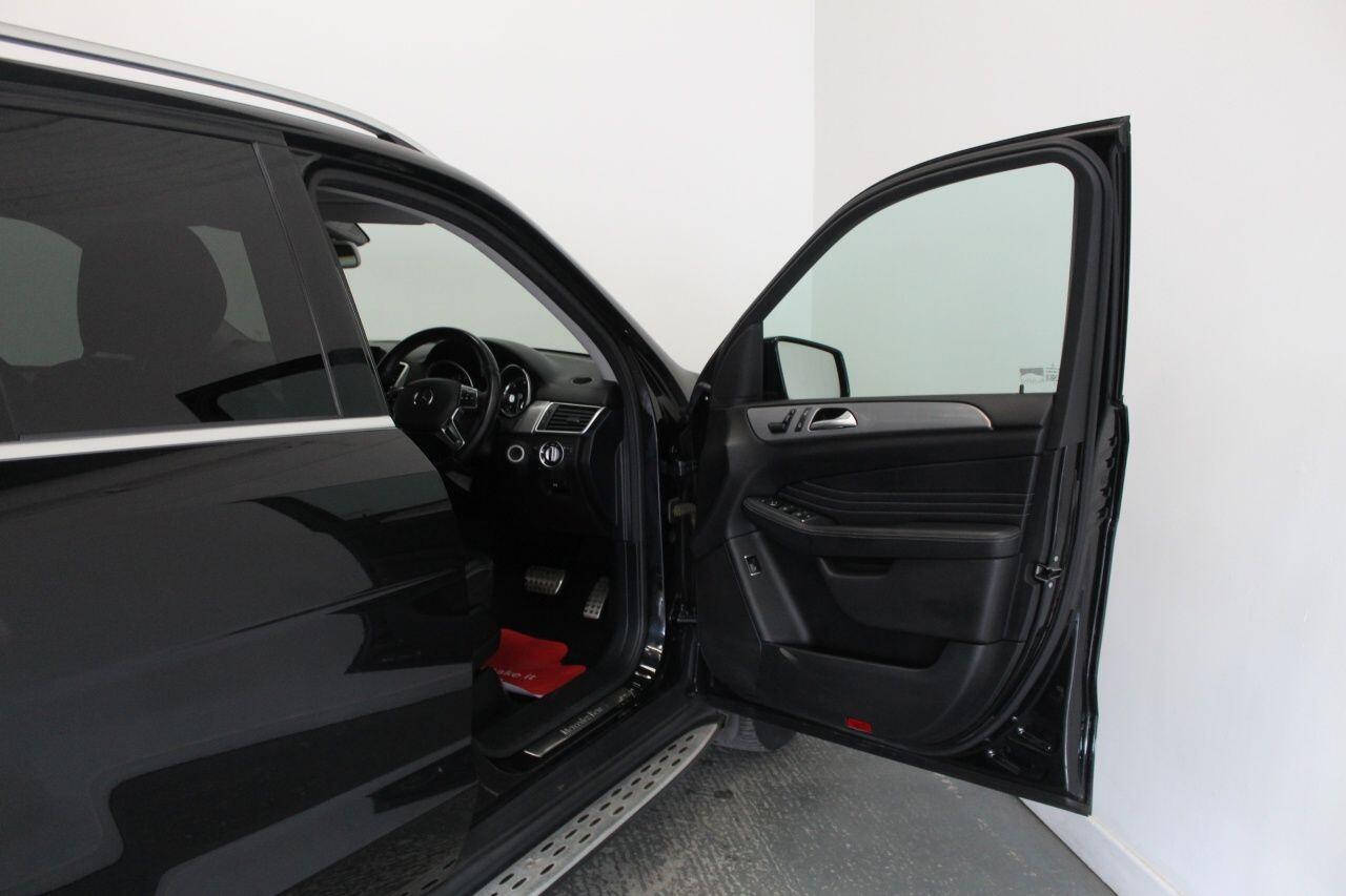 Mercedes-Benz M-Class view 26