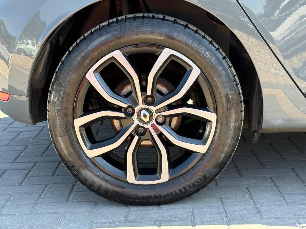 Renault Clio view 13