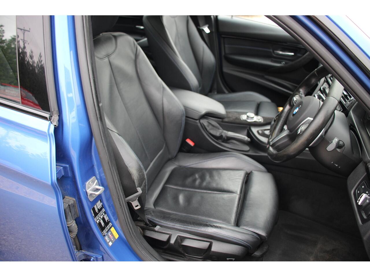 BMW 3 Series view 5