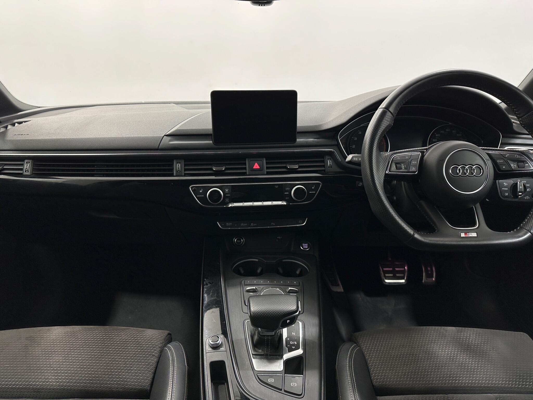 Audi A4 view 20