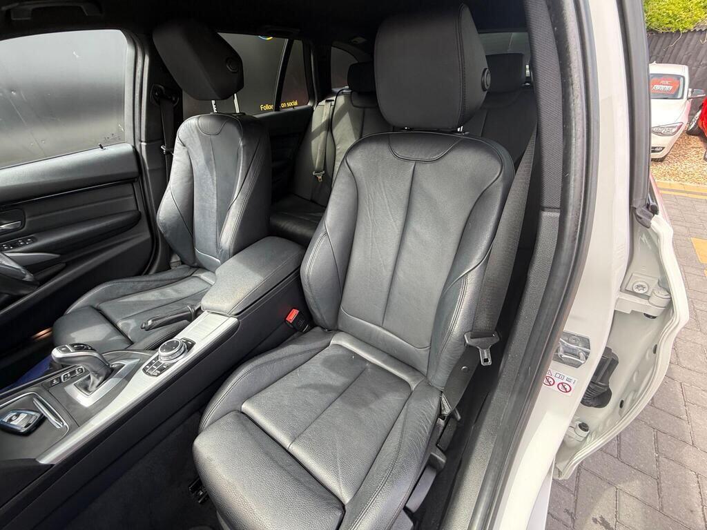 BMW 3 Series view 23