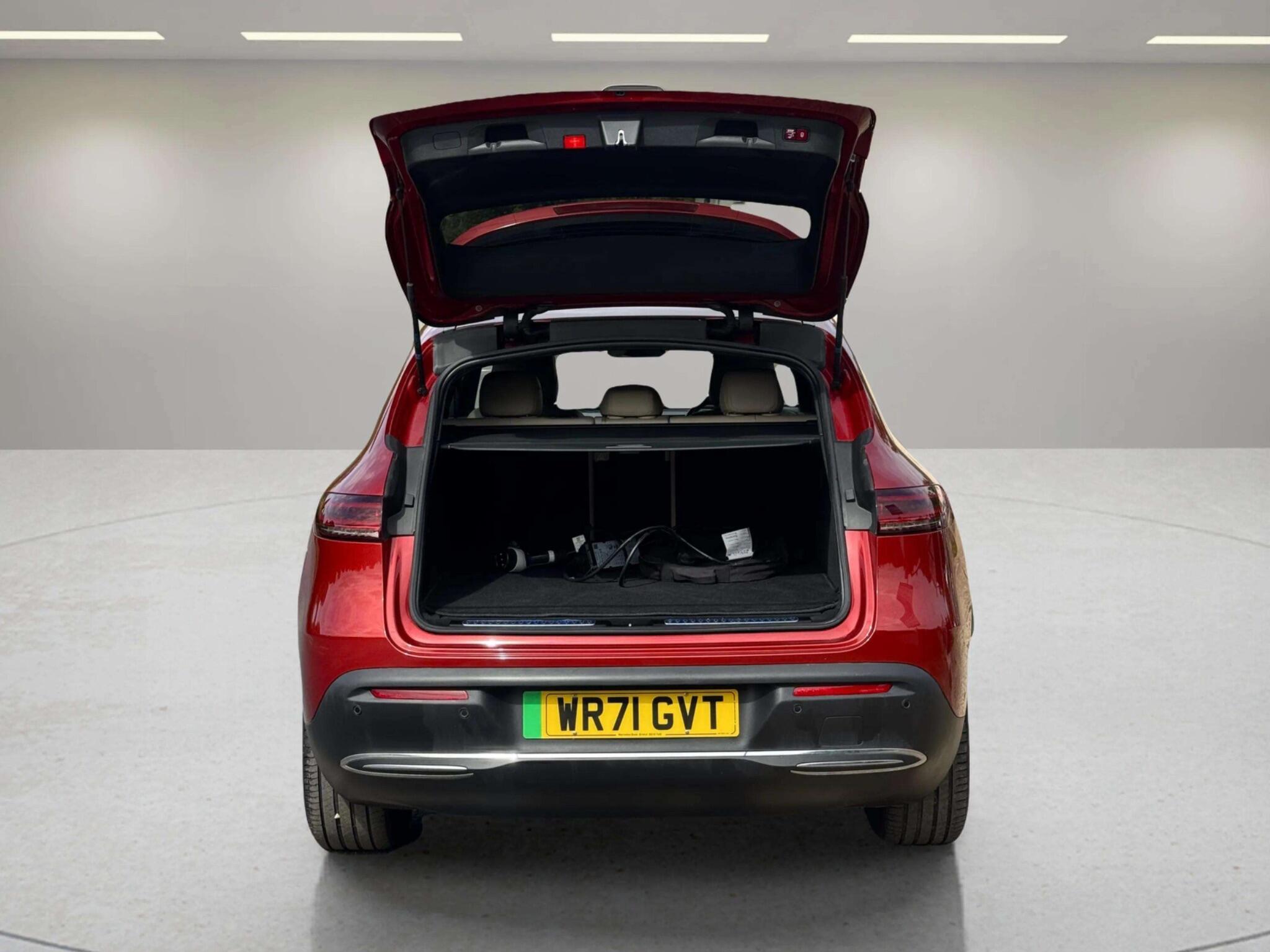 Mercedes-Benz EQC view 71