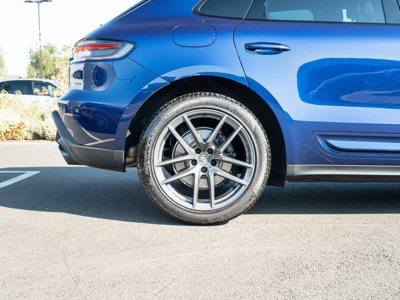 Porsche Macan view 14