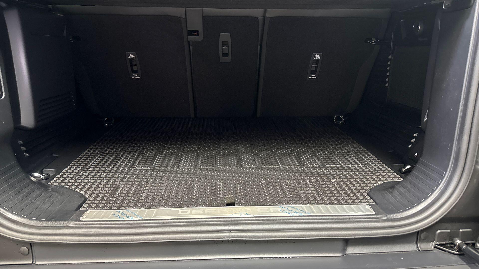 Land Rover Defender view 10