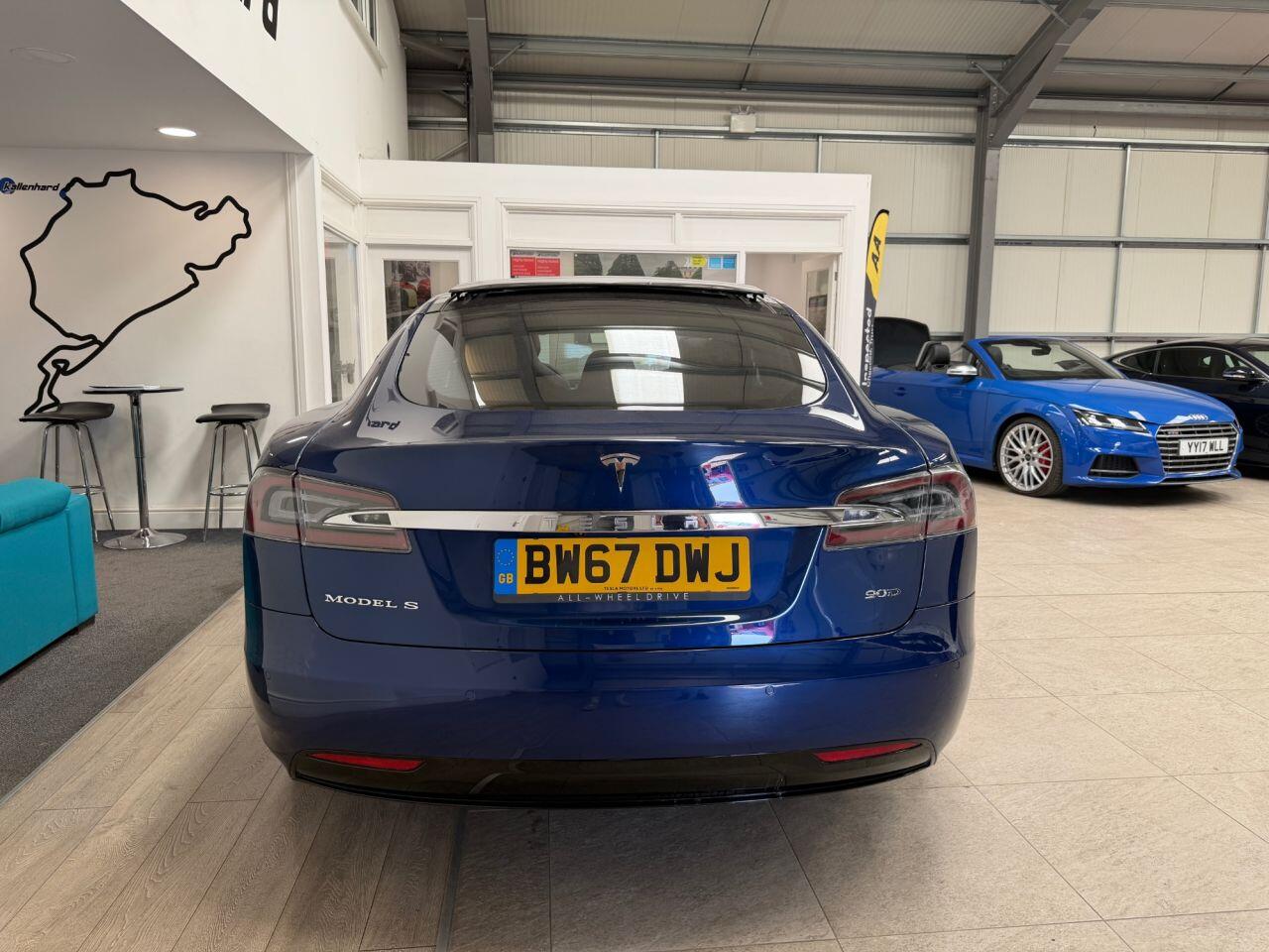 Tesla Model S view 7