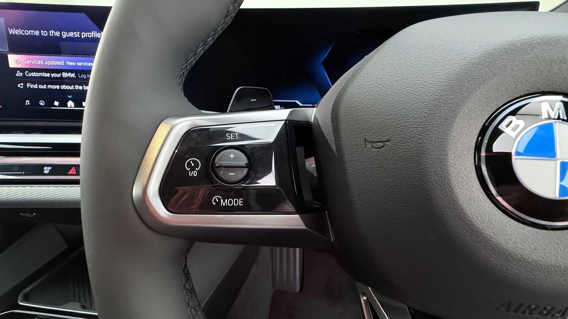 BMW 5 Series view 17
