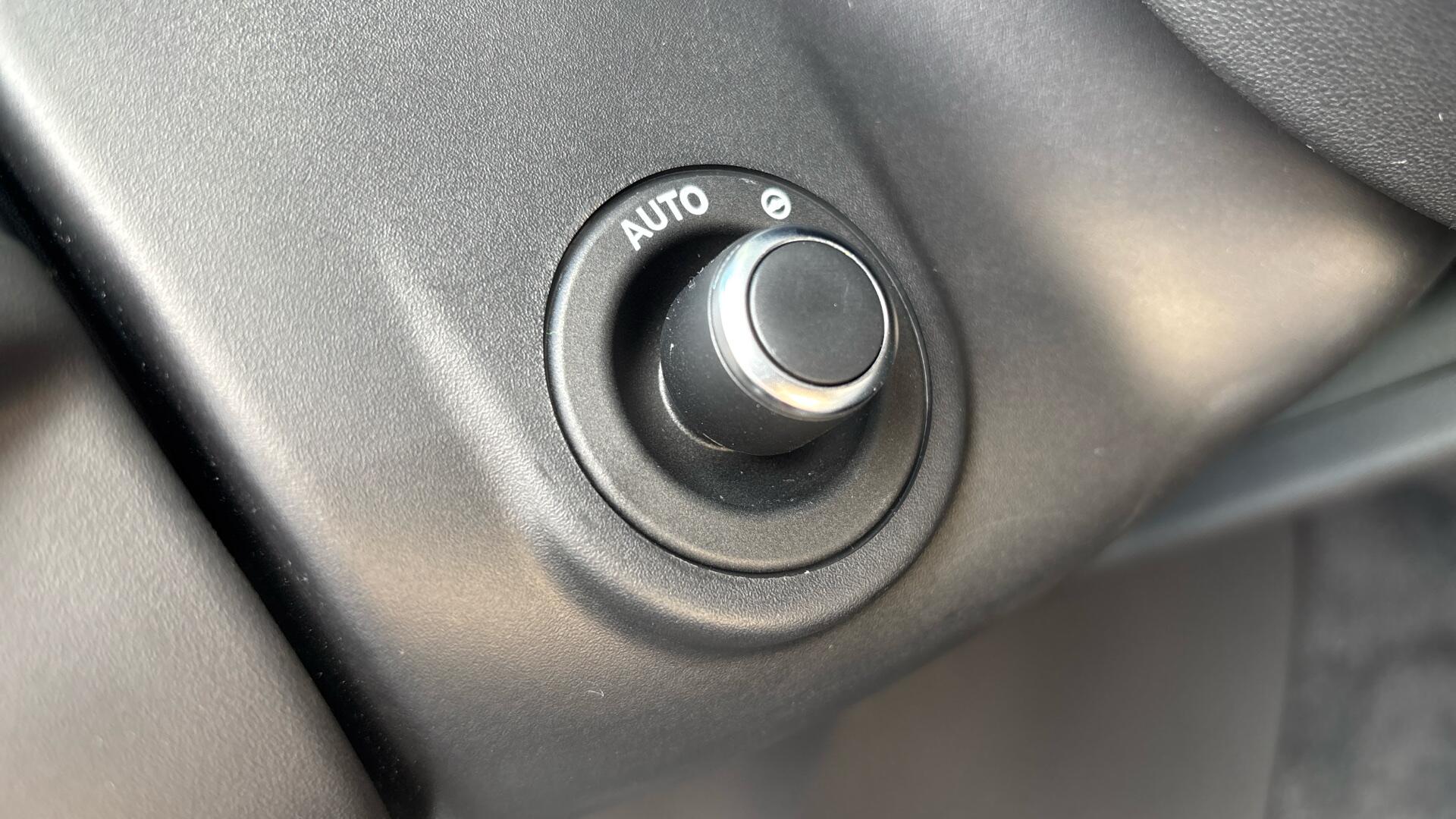 Land Rover Range Rover Velar view 37