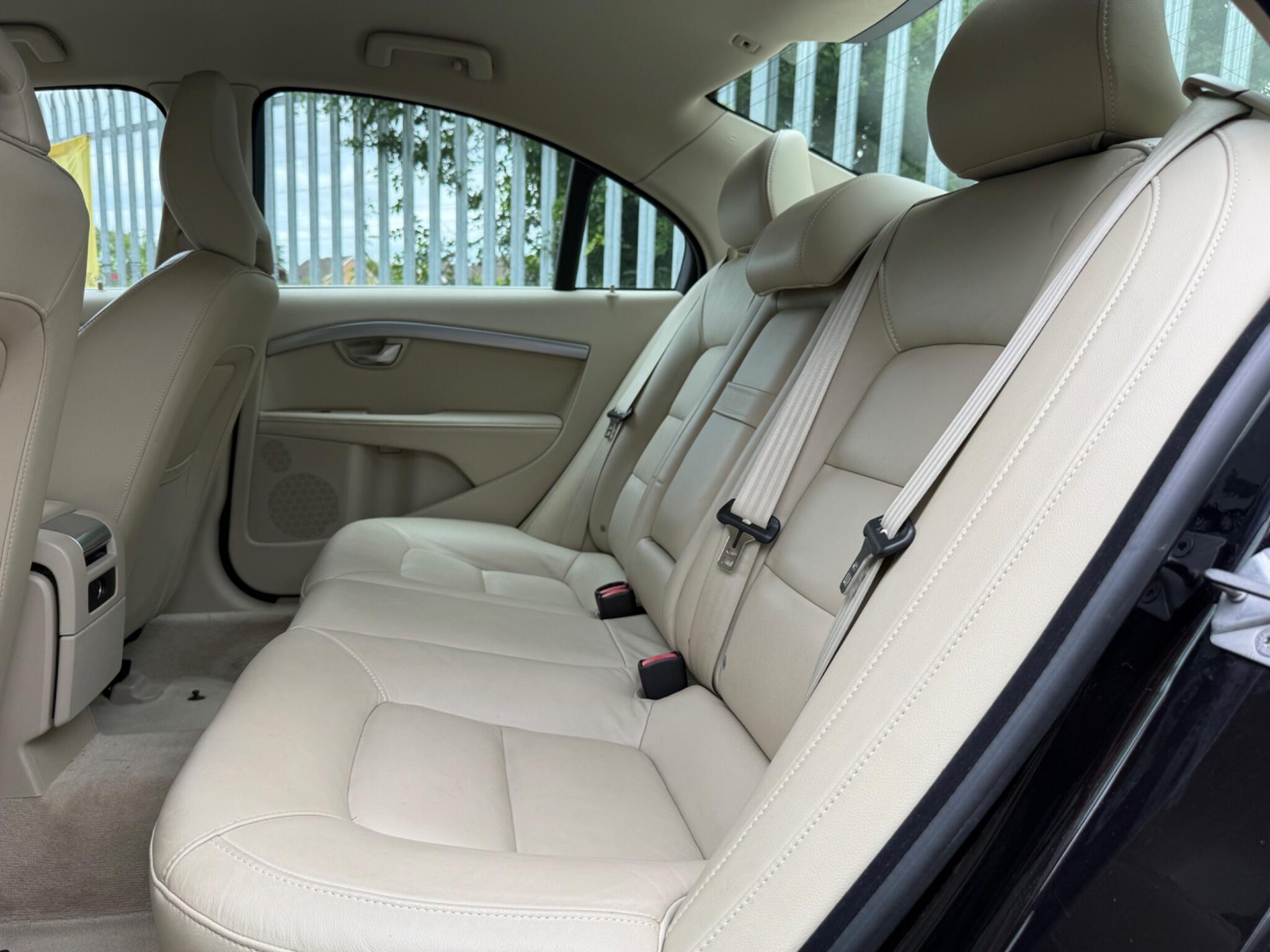 2015 Volvo S80 image 25