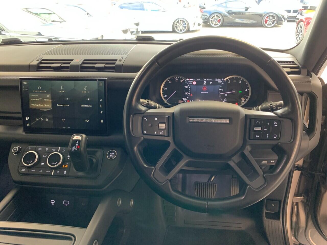 Land Rover Defender 110 view 36