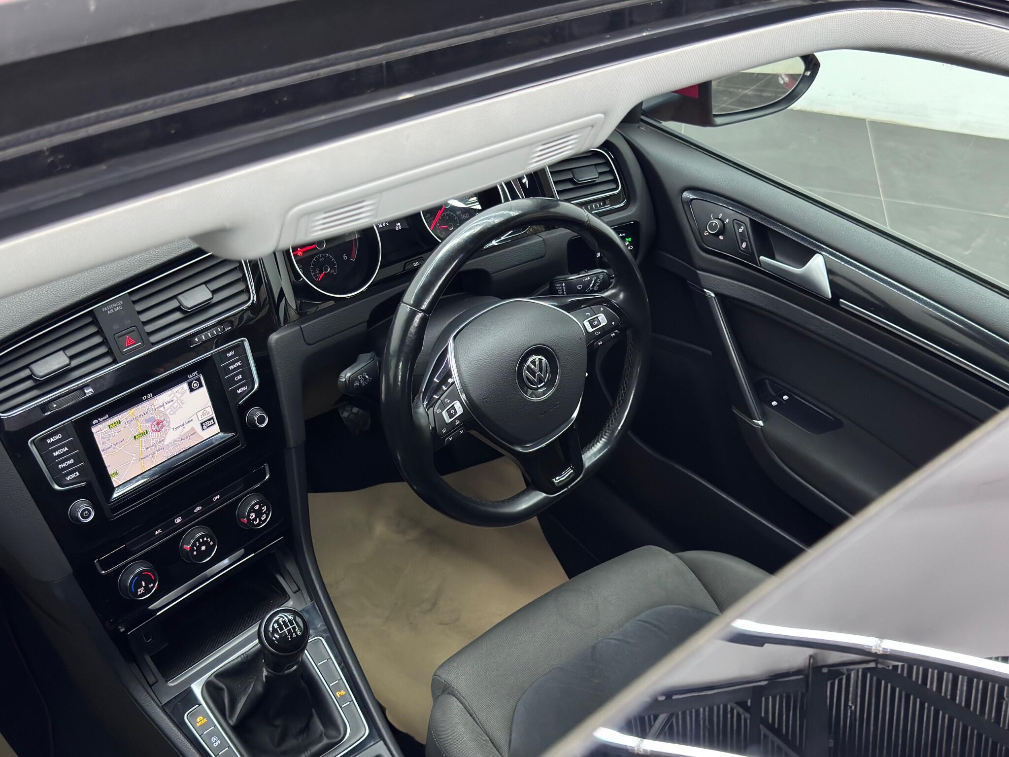 Volkswagen Golf view 5