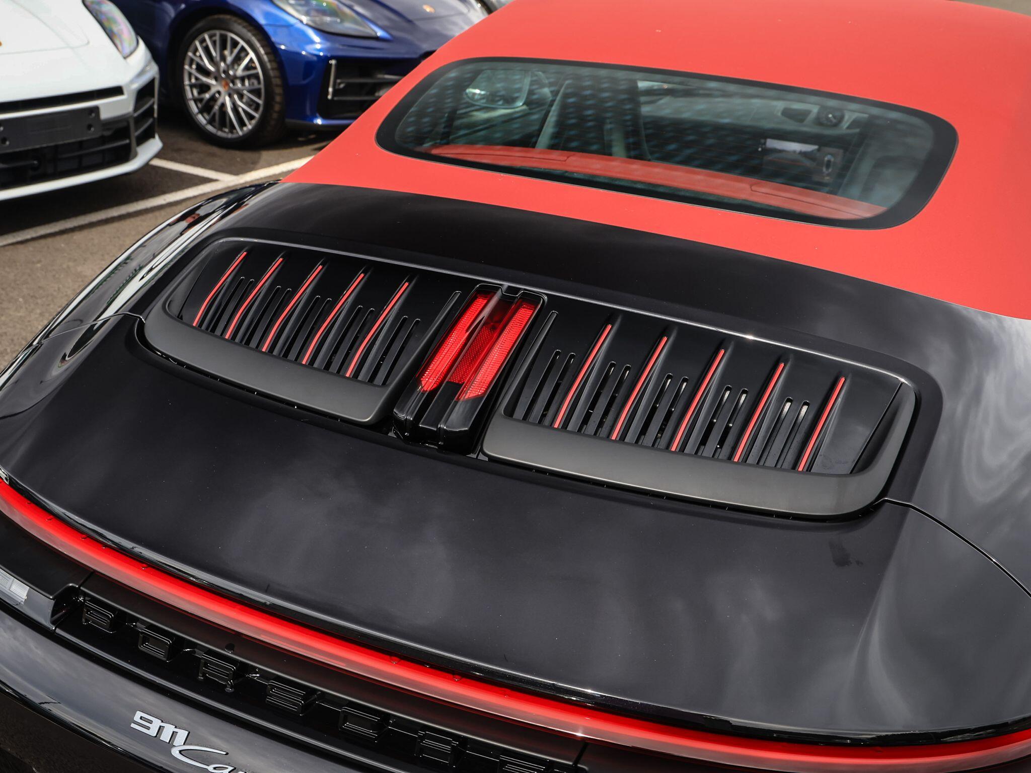Porsche 911 view 35