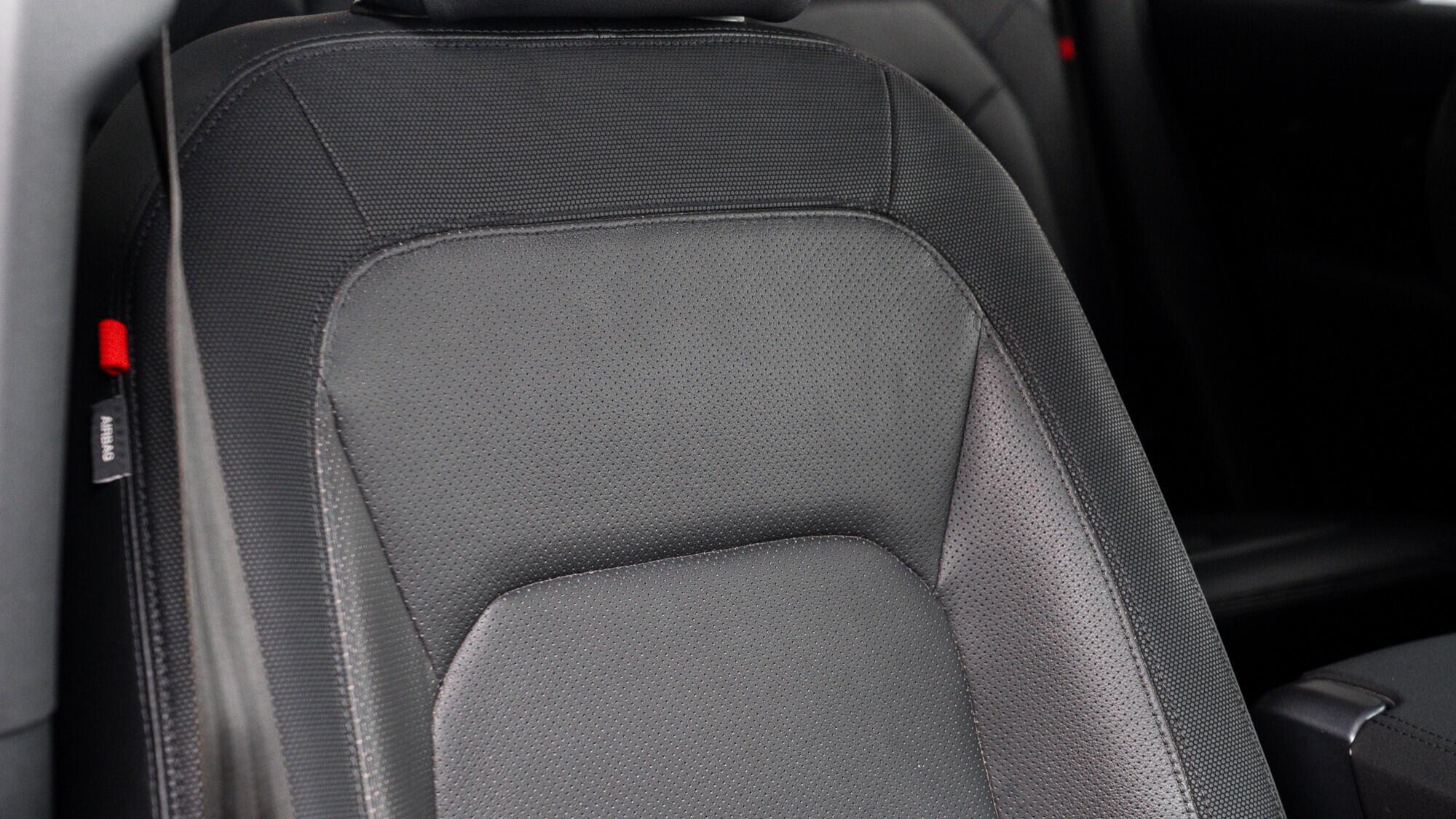 Land Rover Defender view 31