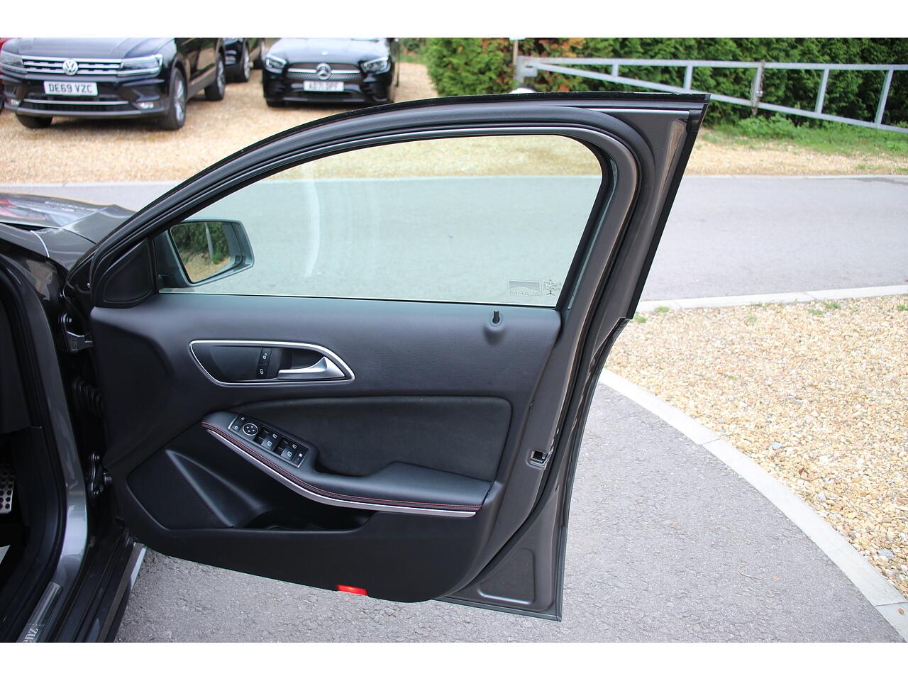 Mercedes-Benz A-Class view 34