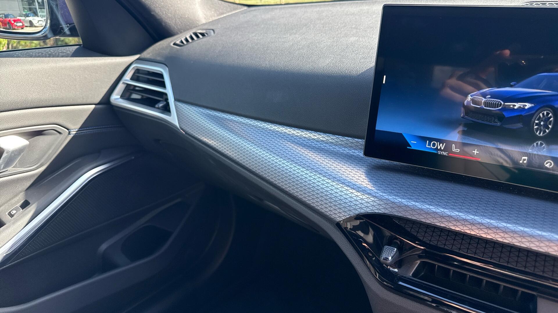 BMW 3 Series view 44