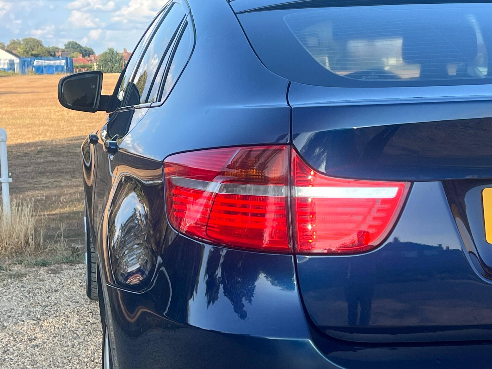 BMW X6 view 11