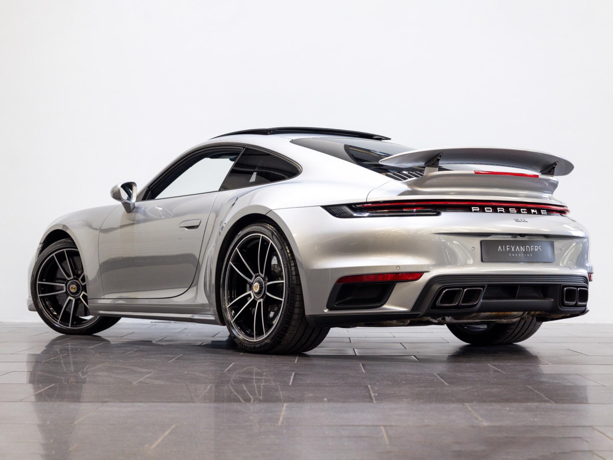 Porsche 911 view 9