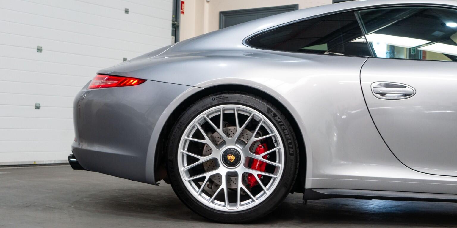 Porsche 911 view 11
