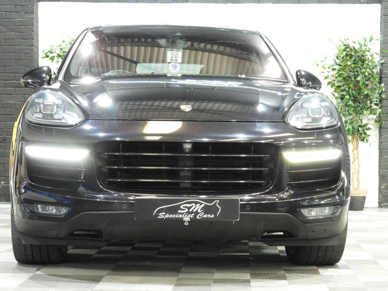 Porsche Cayenne view 9