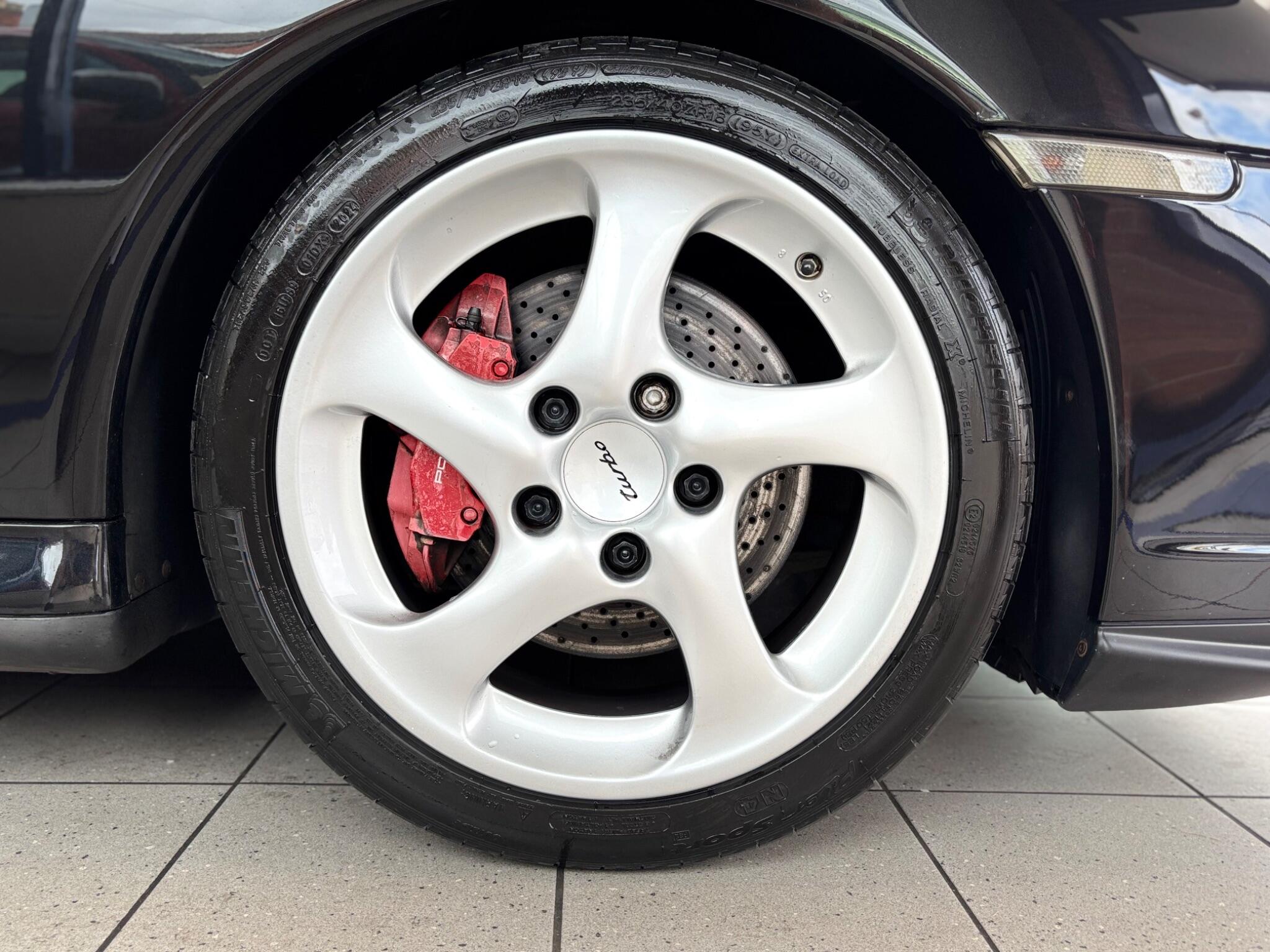 Porsche 911 view 17
