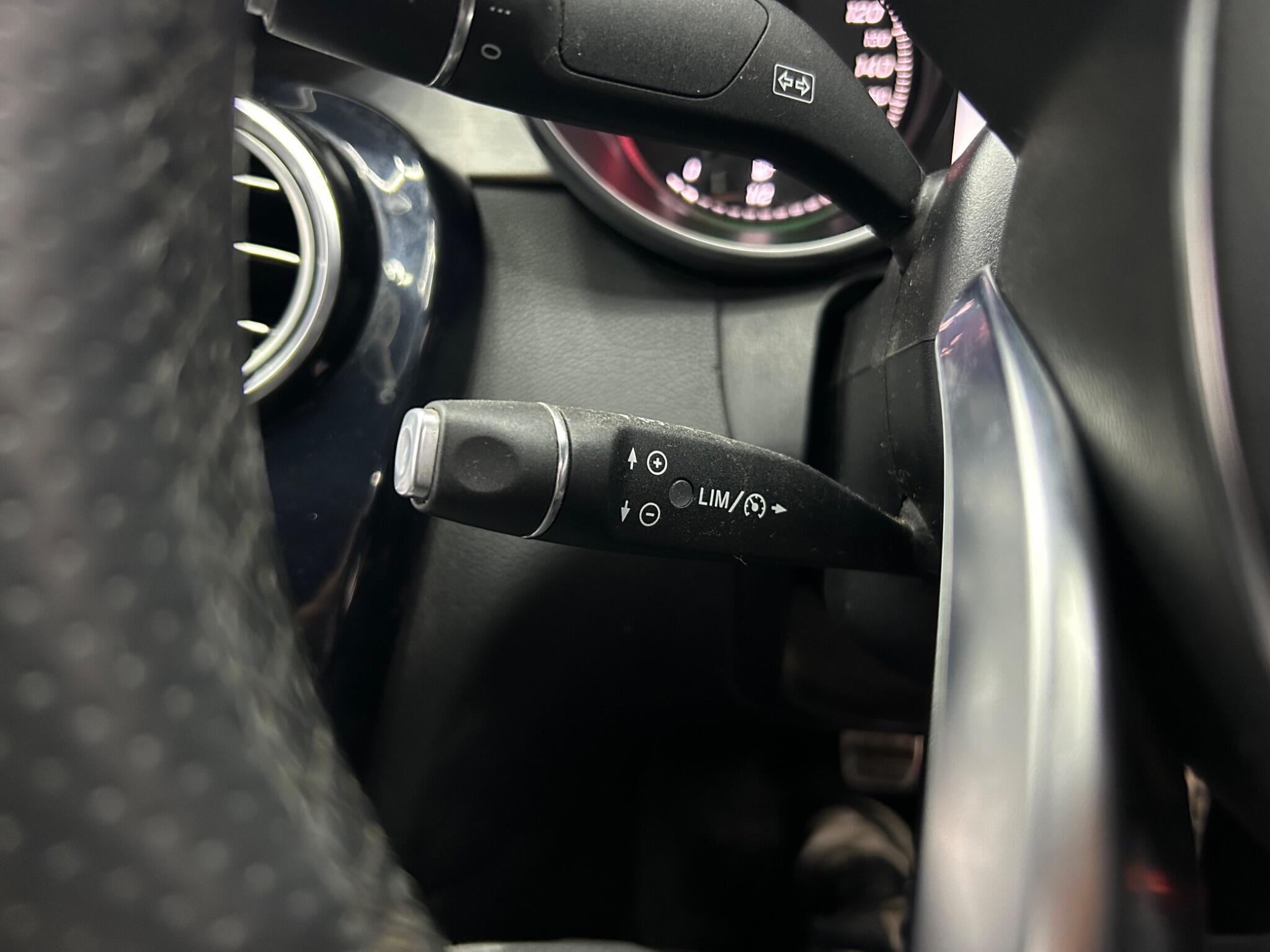 Mercedes-Benz C Class view 28