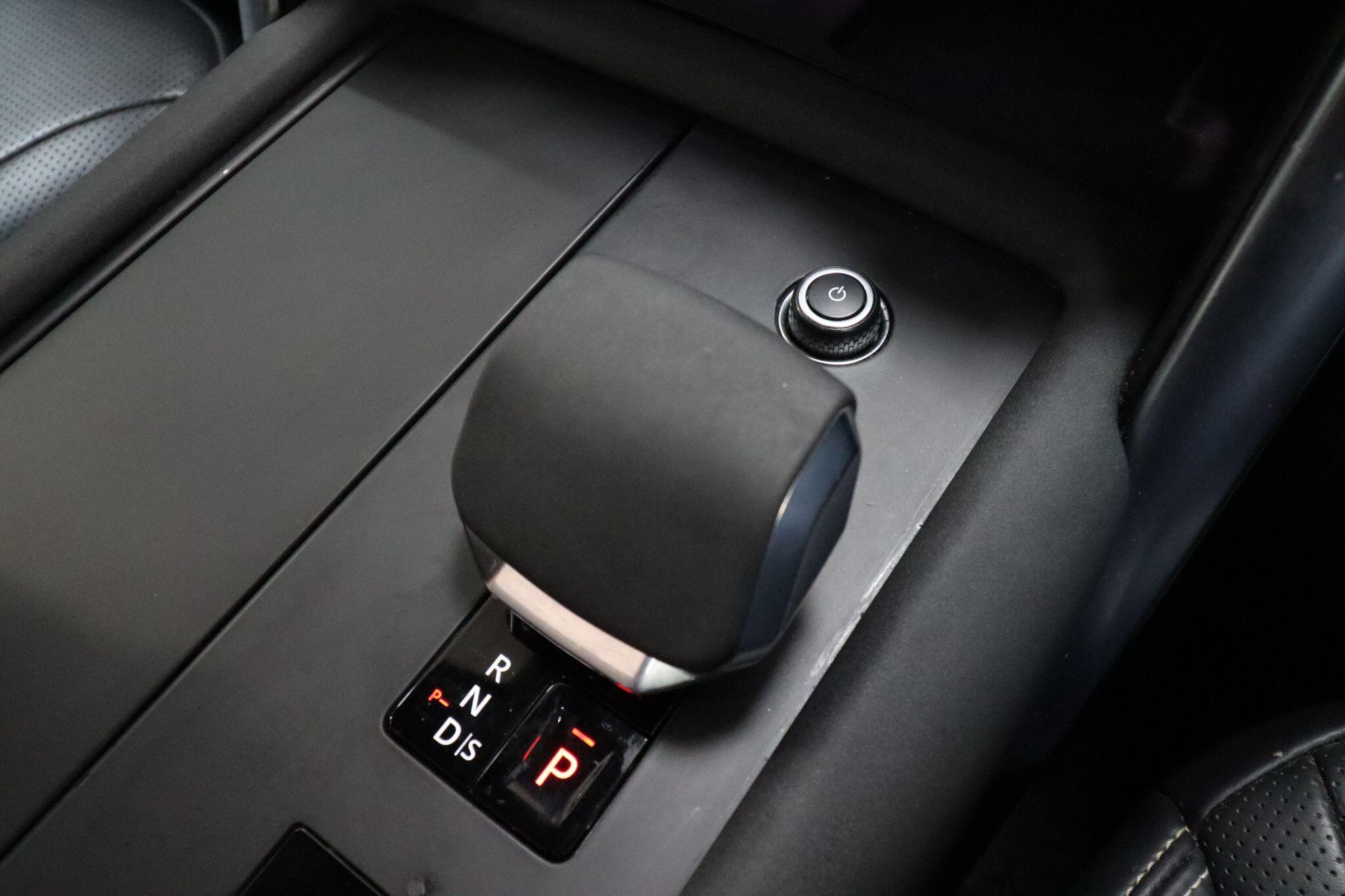 Land Rover Discovery 3 view 24