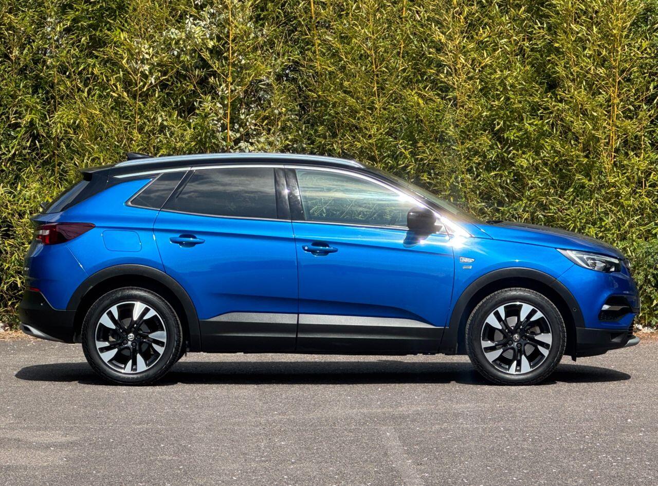 Vauxhall Grandland X view 3