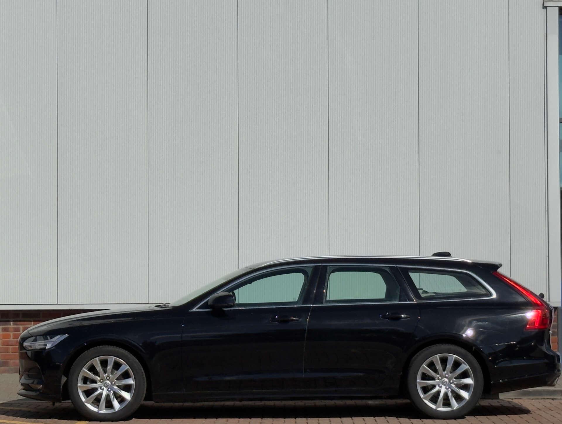 Volvo V90 view 8