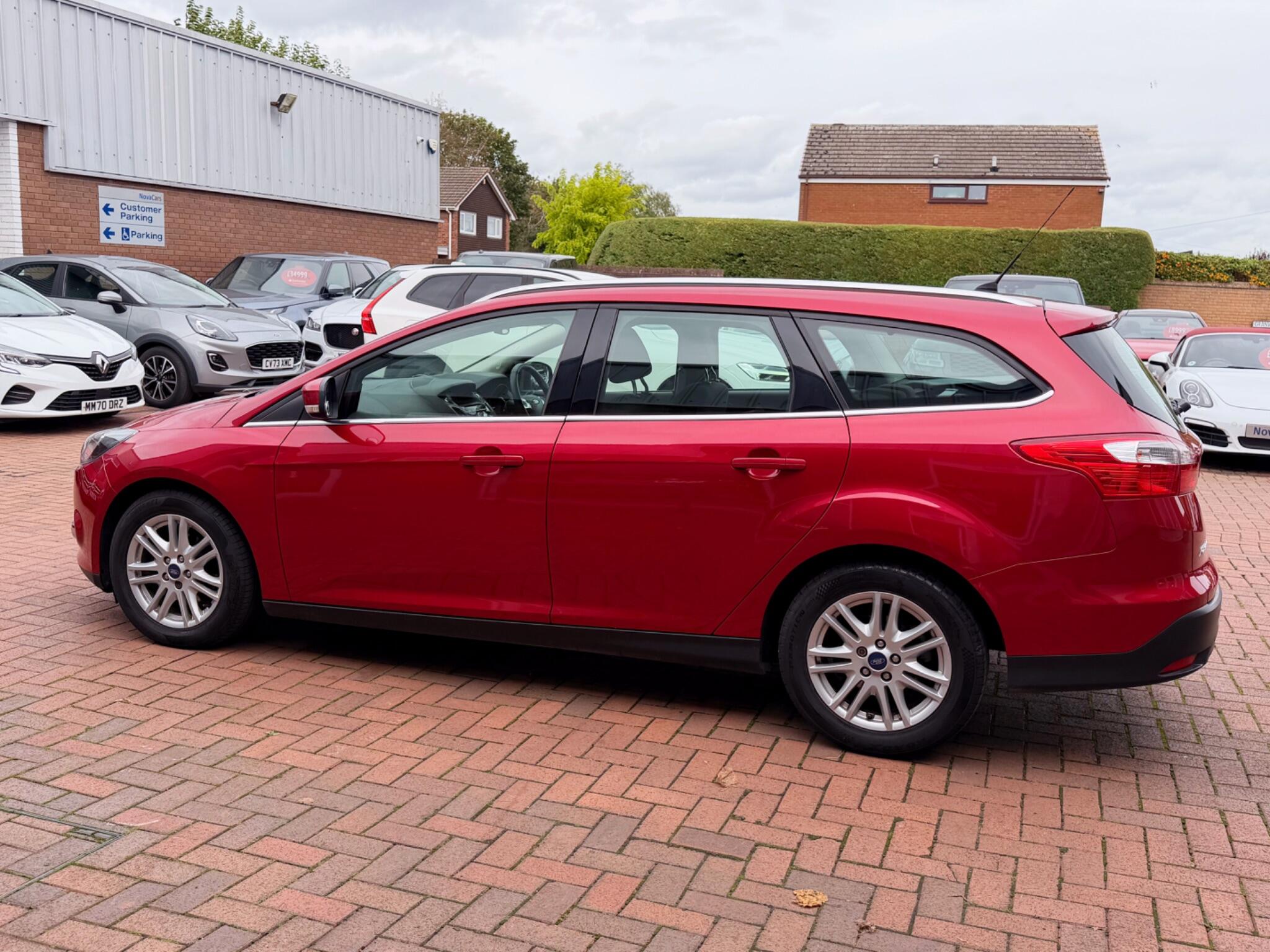 Ford Focus view 29