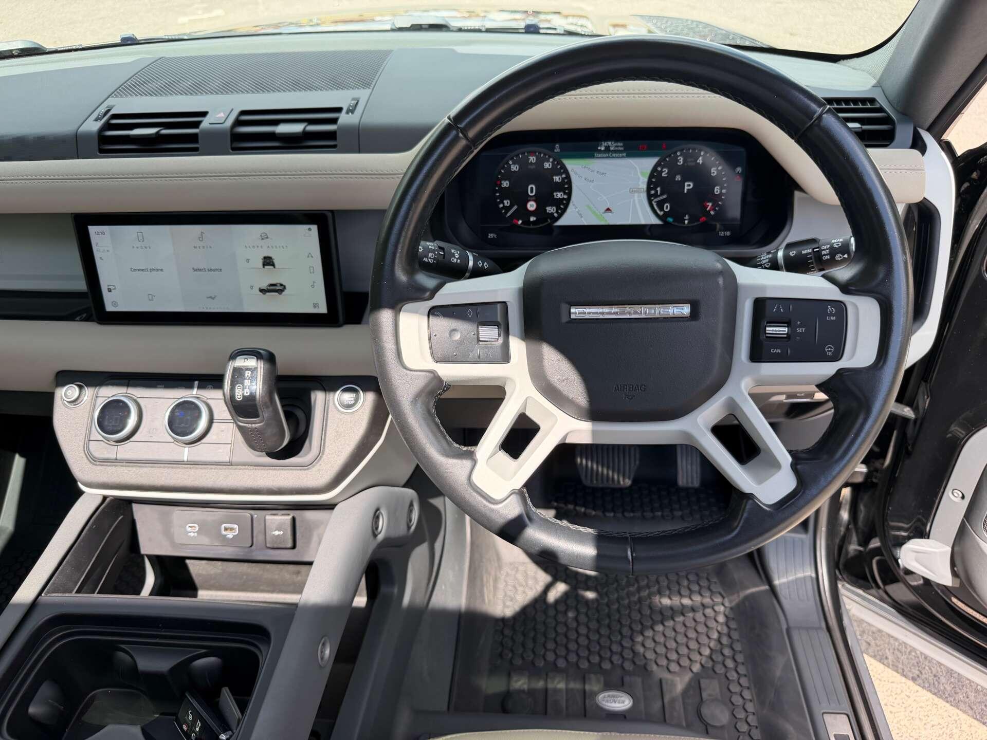 Land Rover Defender view 32