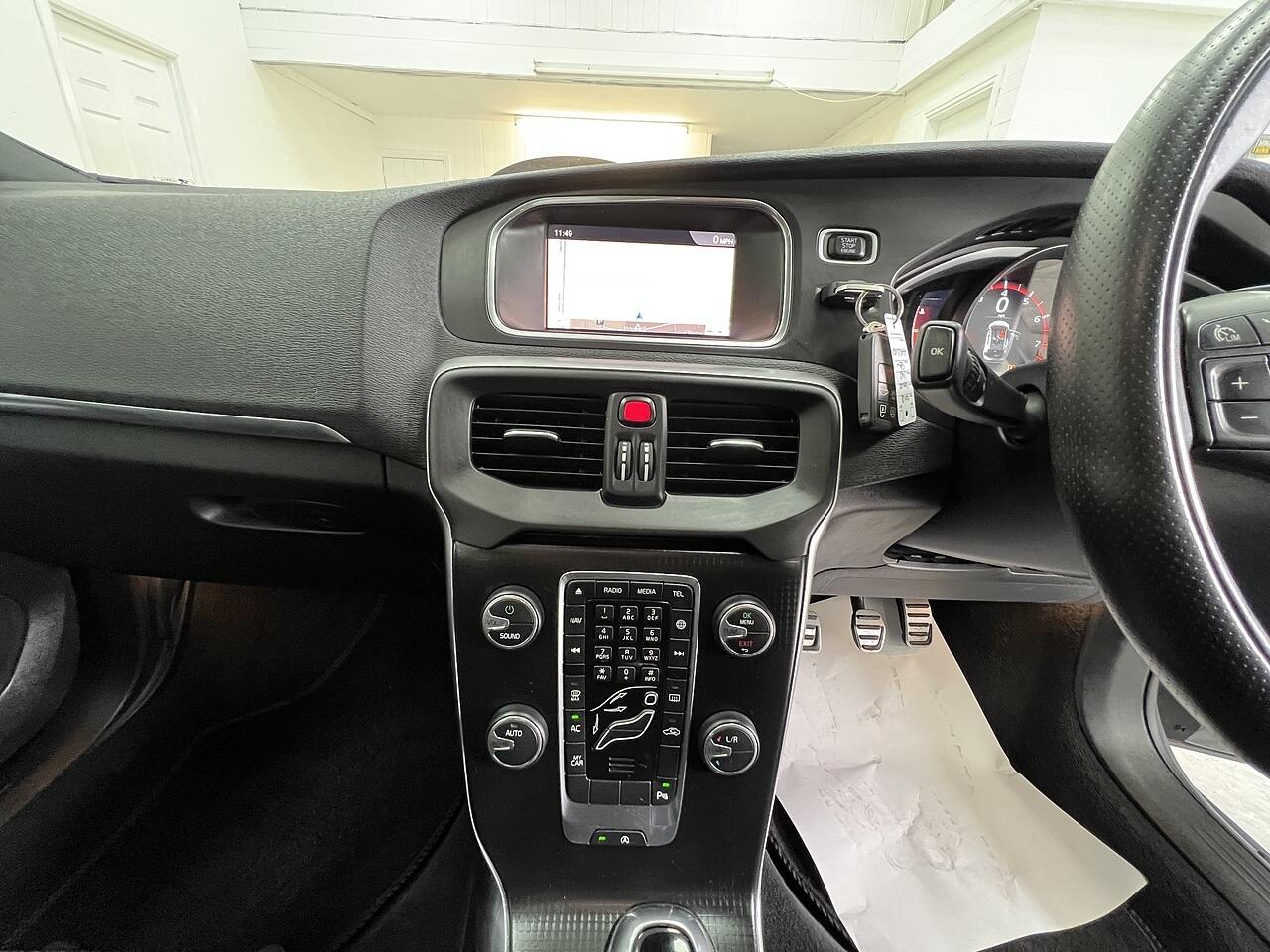 Volvo V40 view 12