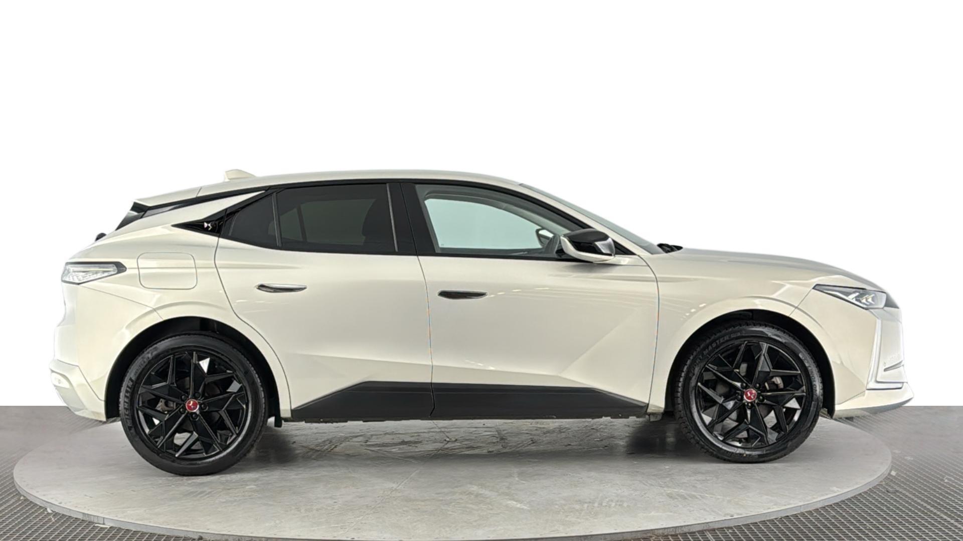 DS Automobiles DS 4 view 3