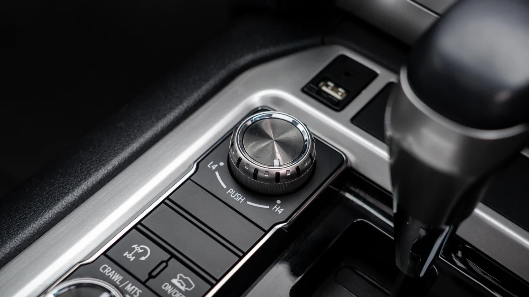 Toyota Land Cruiser view 23