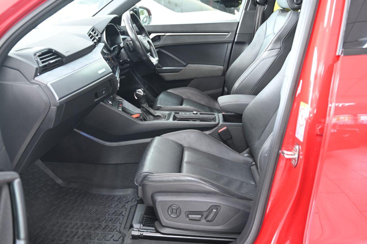 Audi Q3 view 14