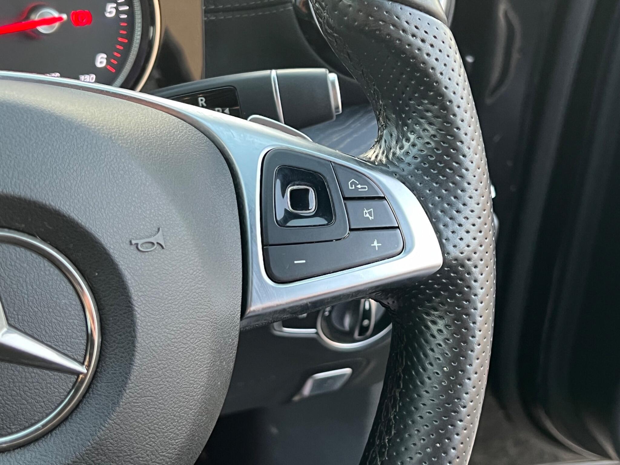 Mercedes-Benz E Class view 27